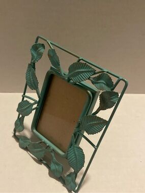 Green Leaf Metal small Picture Frame by LaVie